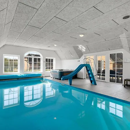 18-person Pool House With Hot Tub, Infrared Sauna And Activity Ulfborg