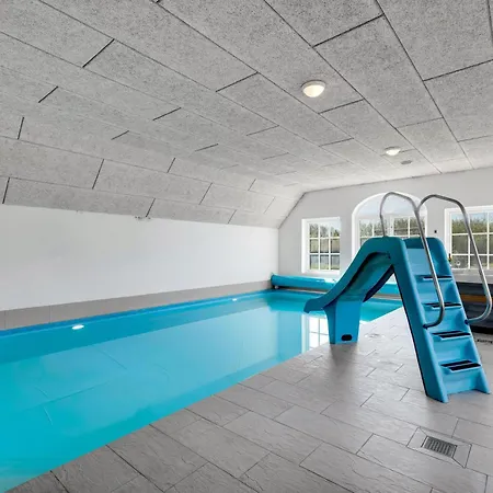 Holiday home 18-person Pool House With Hot Tub, Infrared Sauna And Activity *