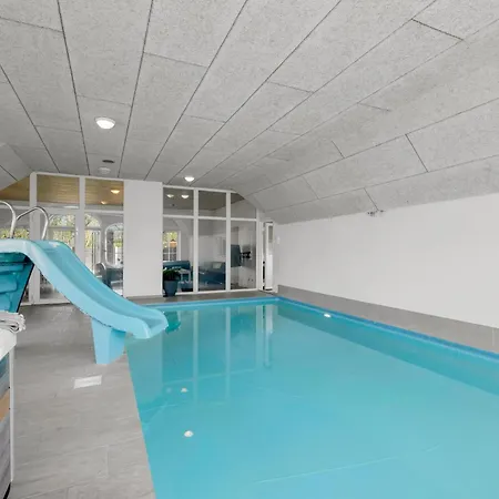 18-person Pool House With Hot Tub, Infrared Sauna And Activity